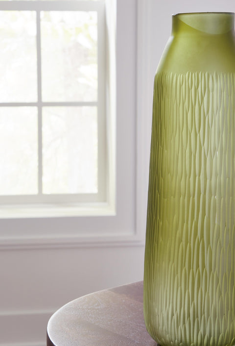 Scottyard Indoor/Outdoor Vase