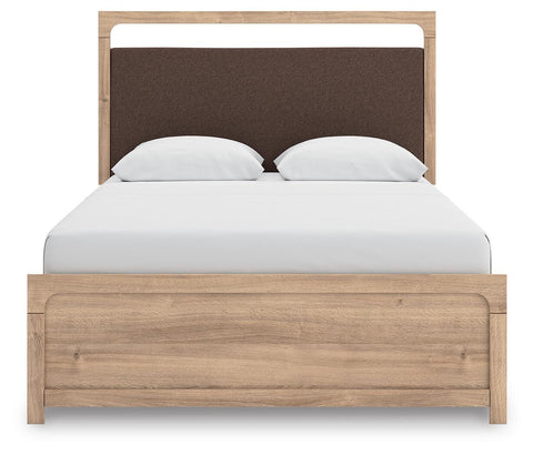 Kinlanni Upholstered Platform Bed, Dresser and Chest