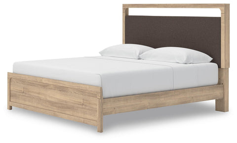 Kinlanni Upholstered Platform Bed, Dresser and Chest