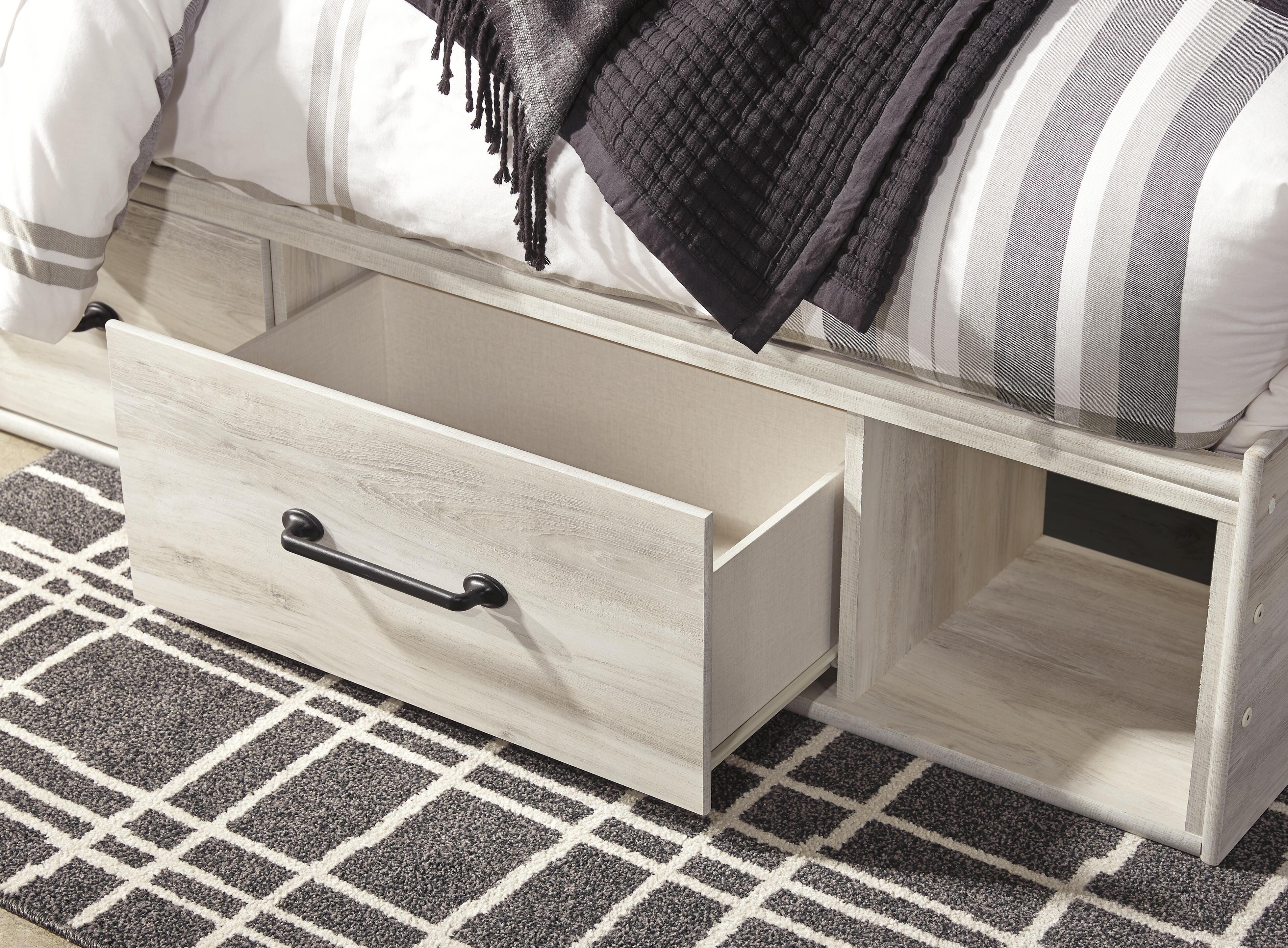 Averly Panel Storage Bed, Dresser, Mirror, 2 Chests and 2 Nightstands