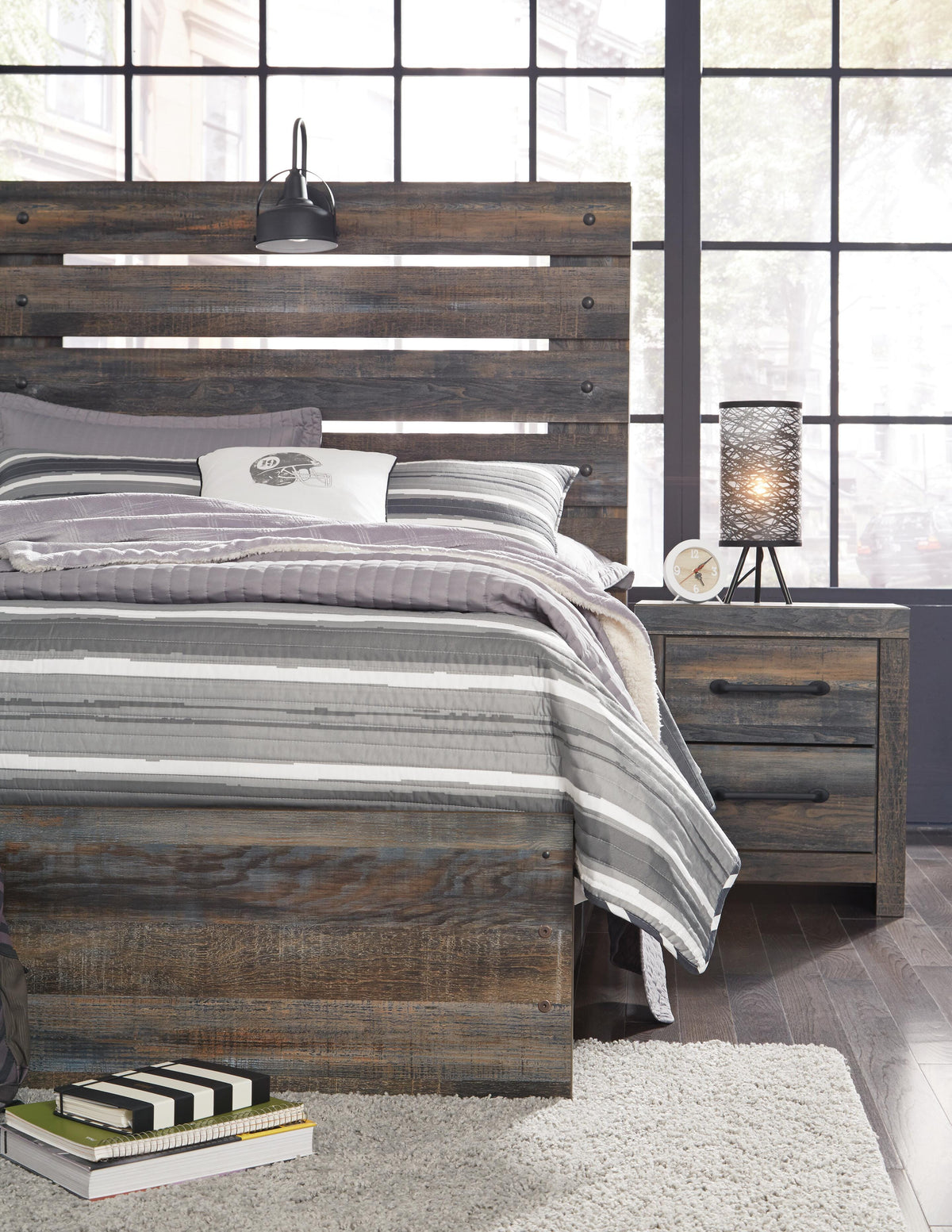Drystan Panel Bed and 2 Nightstands