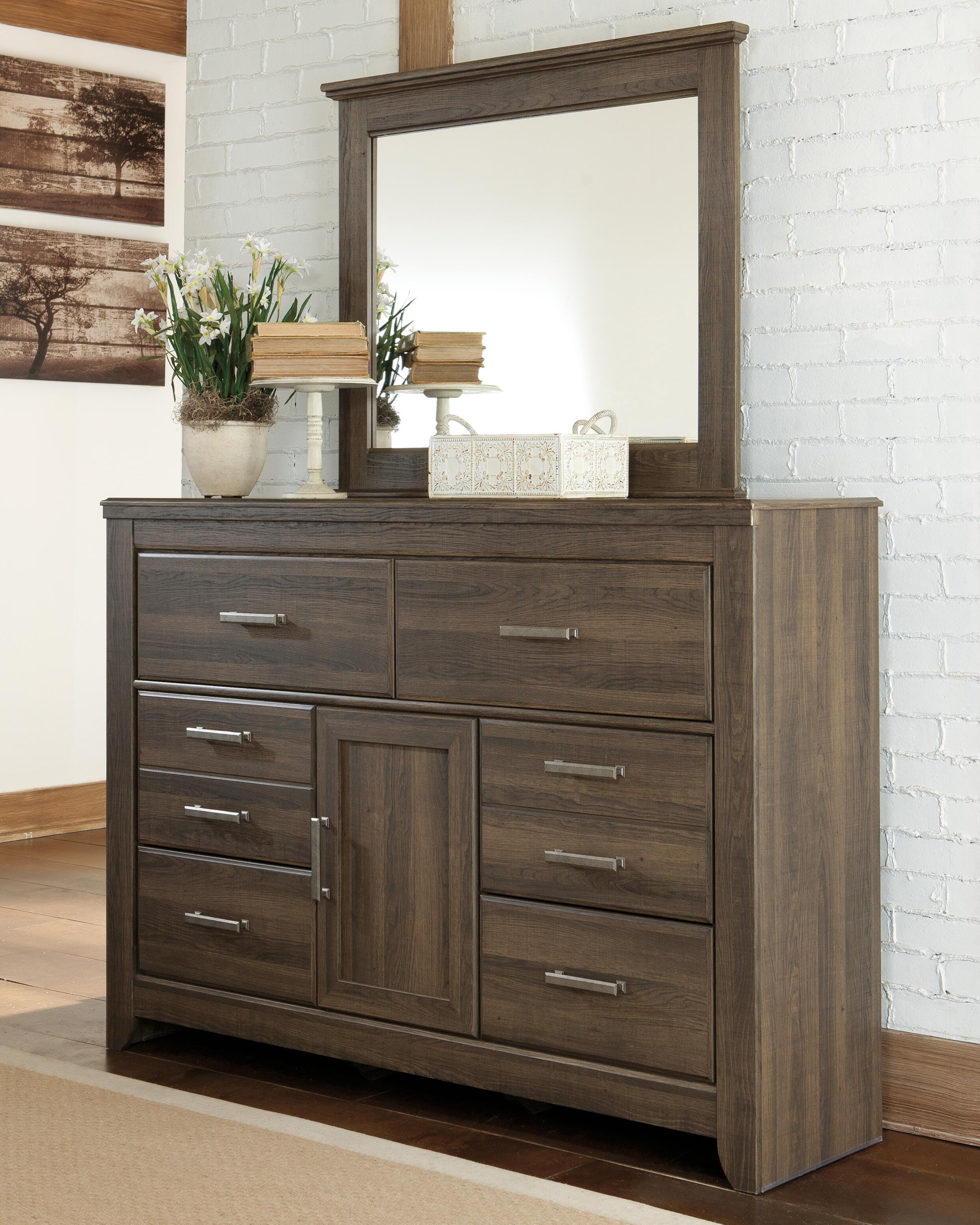 Juararo Poster Bed with Mirrored Dresser