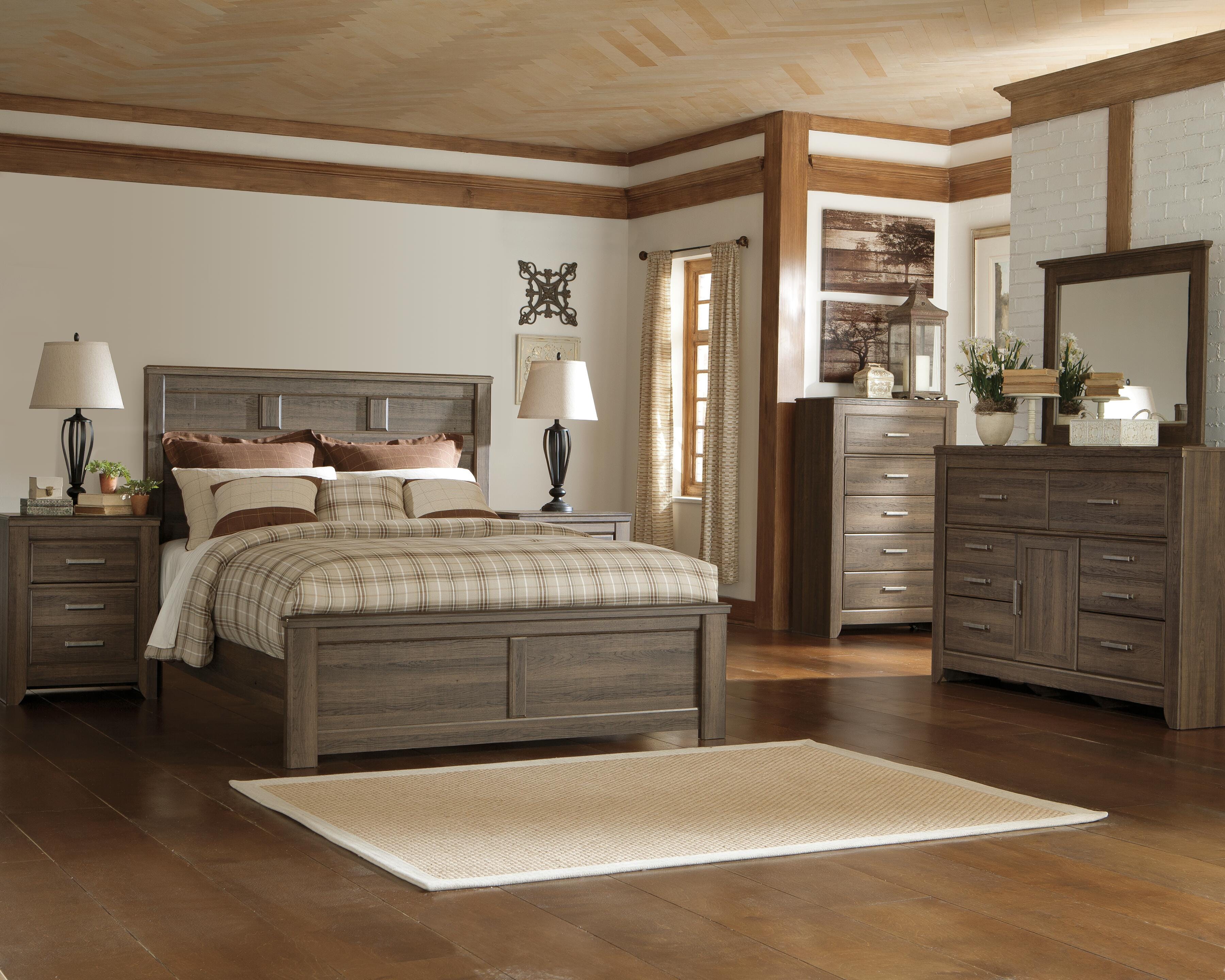 Everton Panel Bed with Mirrored Dresser, Chest and 2 Nightstands