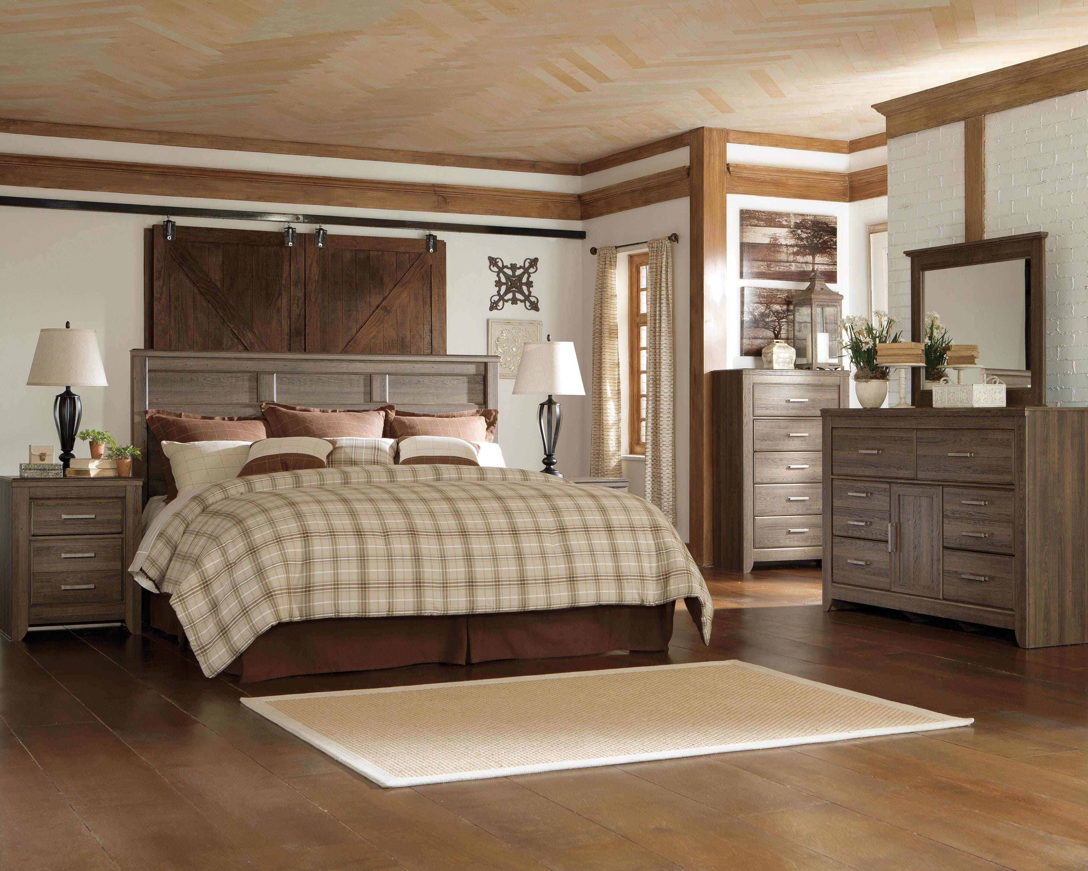 Juararo Panel Headboard with Mirrored Dresser and 2 Nightstands