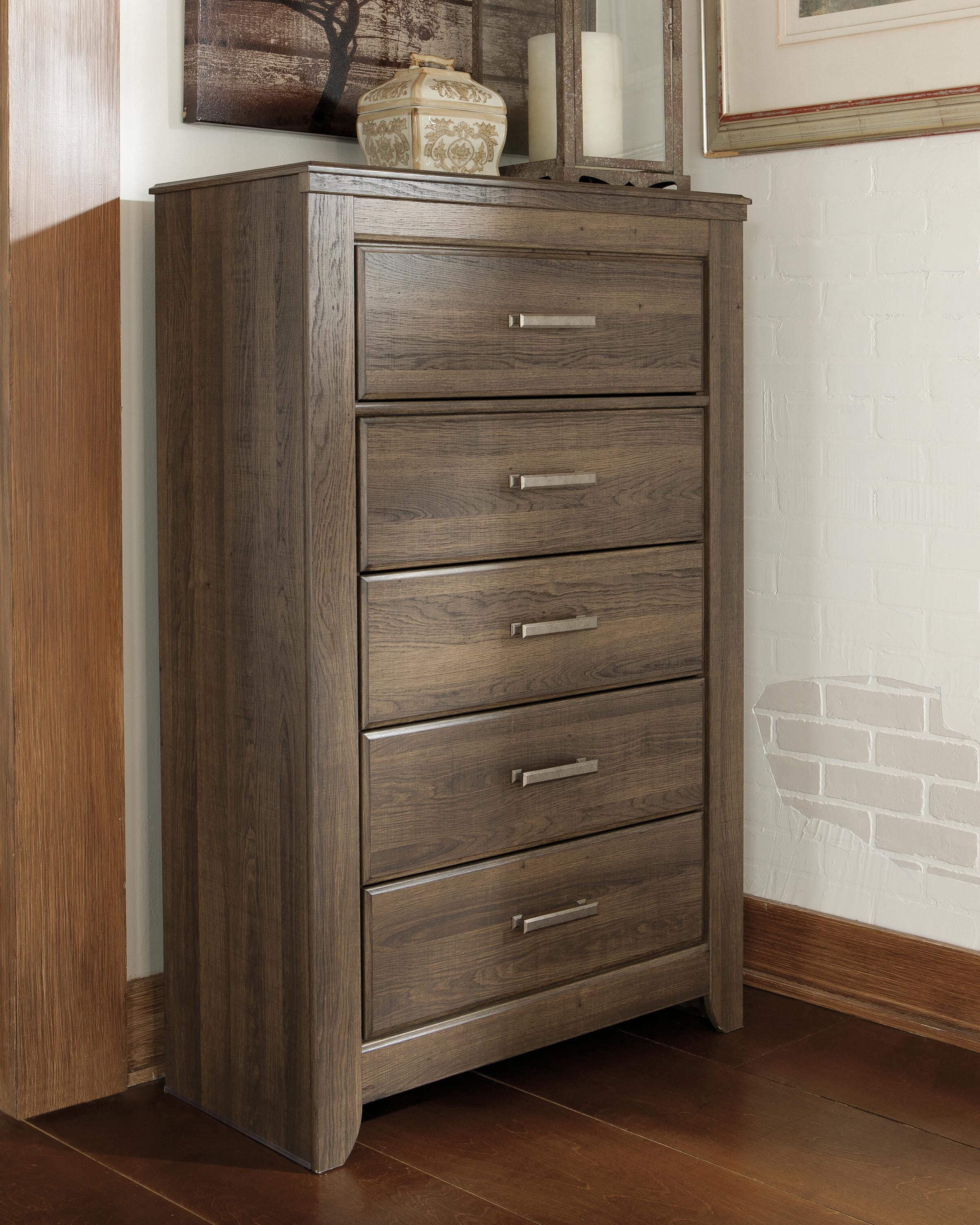 Juararo Poster Bed, Dresser, Chest and Nightstand