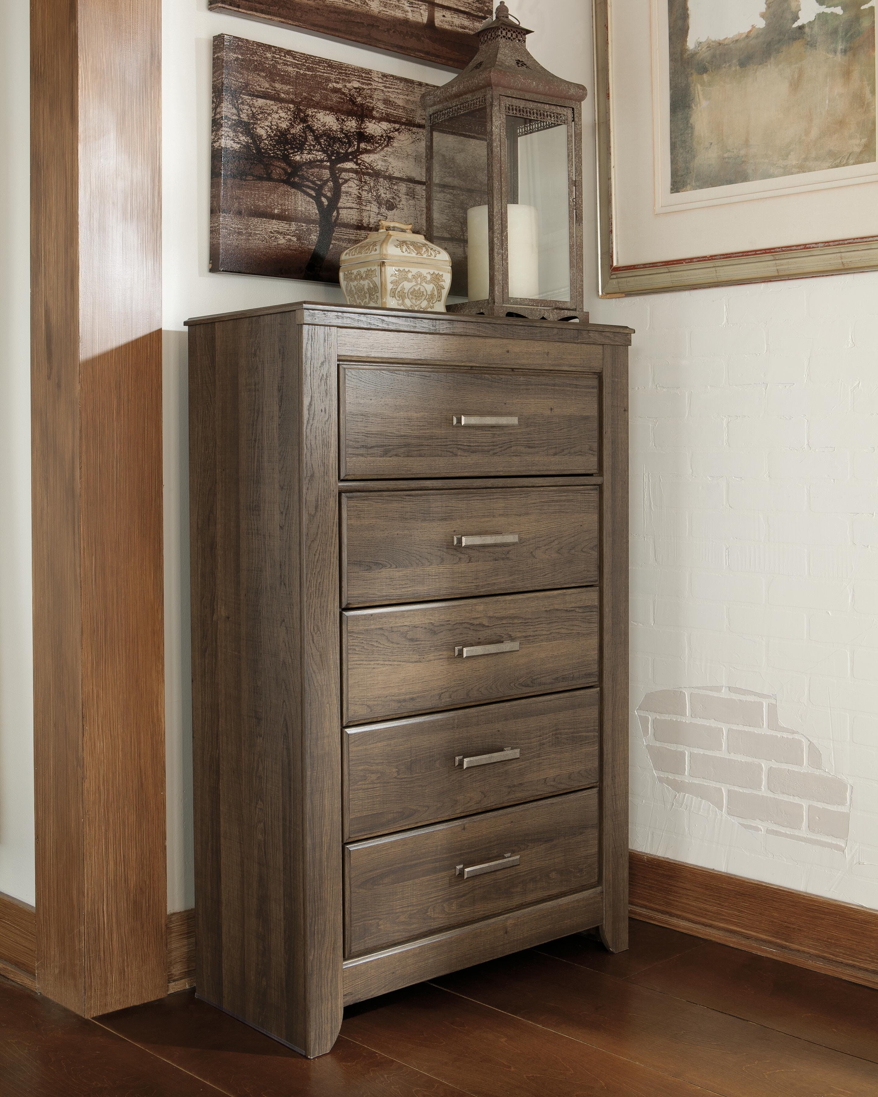 Juararo Dresser, Chest and Nightstand