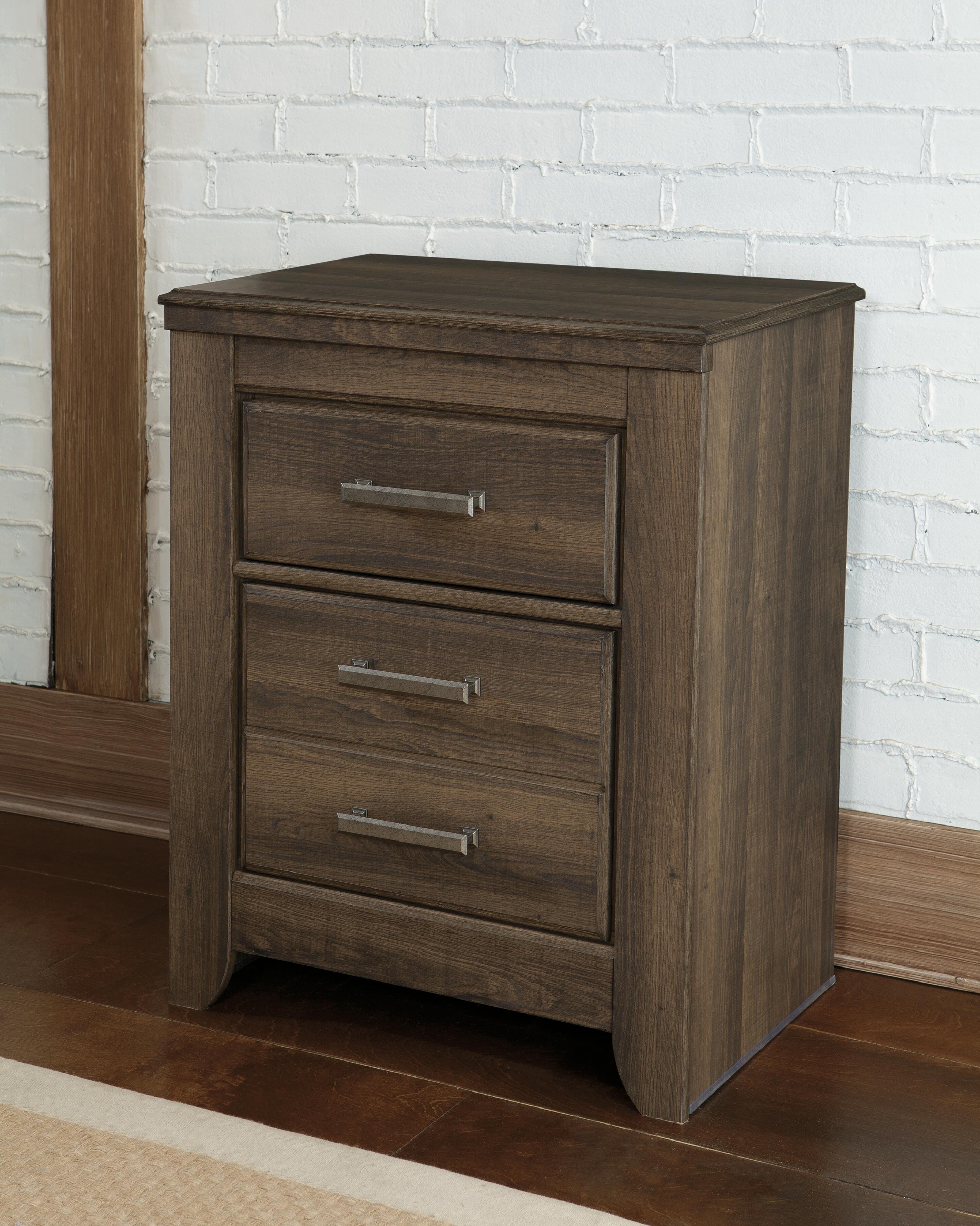 Juararo Queen Poster Bed, and 2 Nightstands
