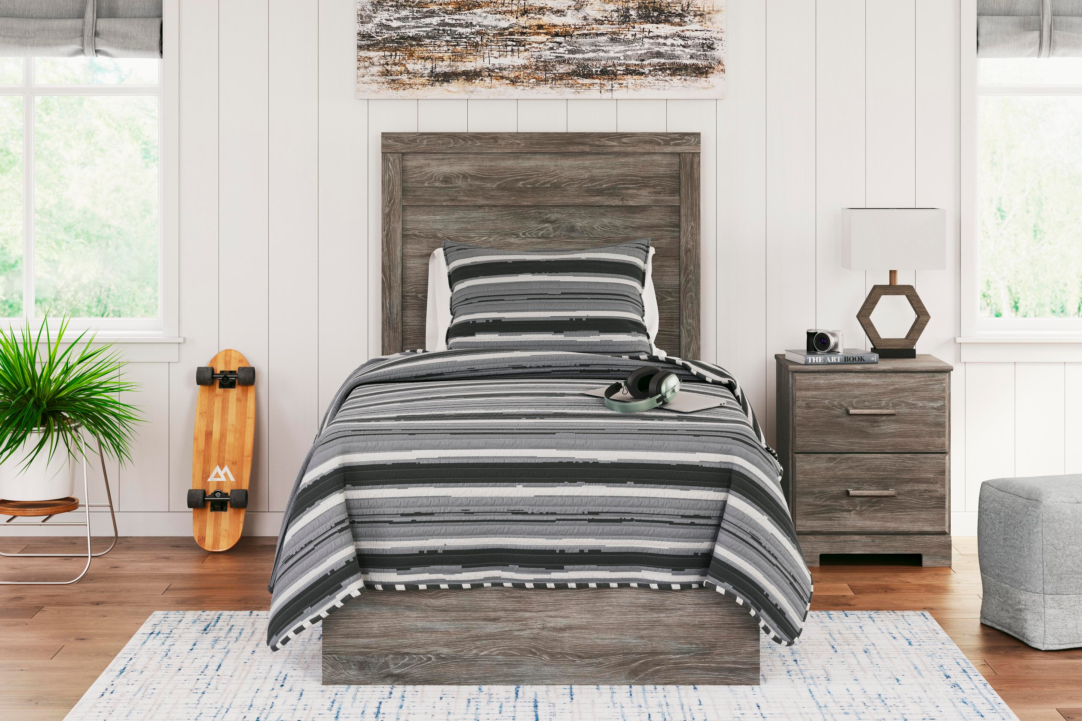 Ralinksi Panel Bed with Mirrored Dresser, Chest and Nightstand