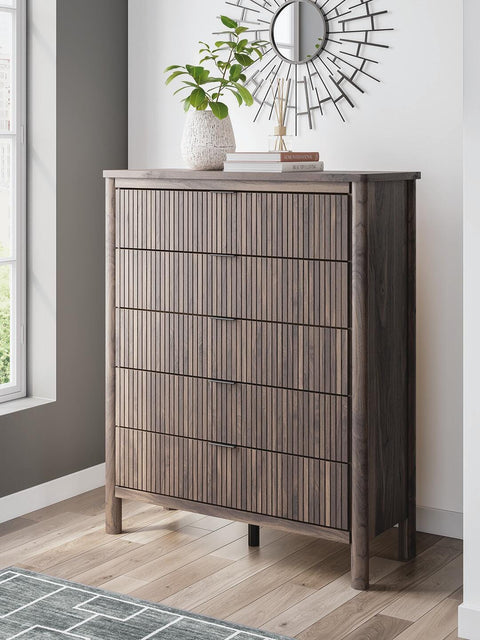 Pamytta Panel Bed, Chest and Nightstand