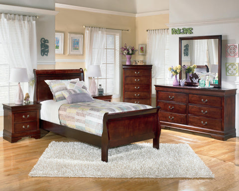 Alisdair Sleigh Bed with Dresser