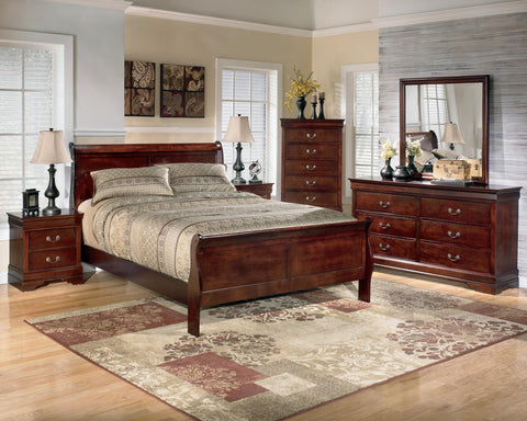 Alisdair Sleigh Bed with Mirrored Dresser, Chest and 2 Nightstands