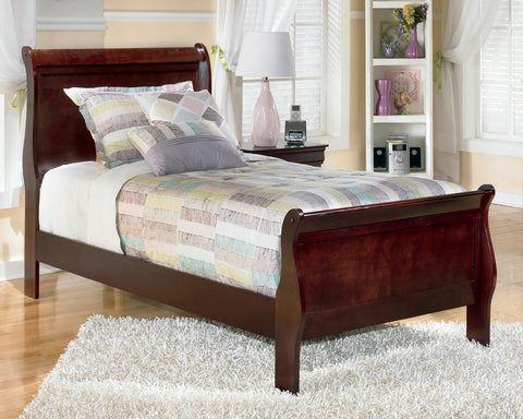 Alisdair Sleigh Bed, 2 Dressers, Mirror and Nightstand