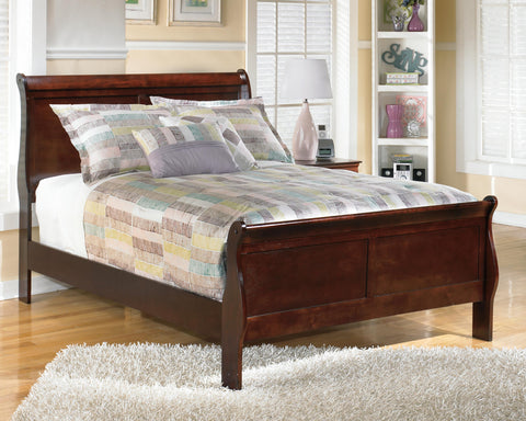 Alisdair Sleigh Bed with Mirrored Dresser, Chest and 2 Nightstands