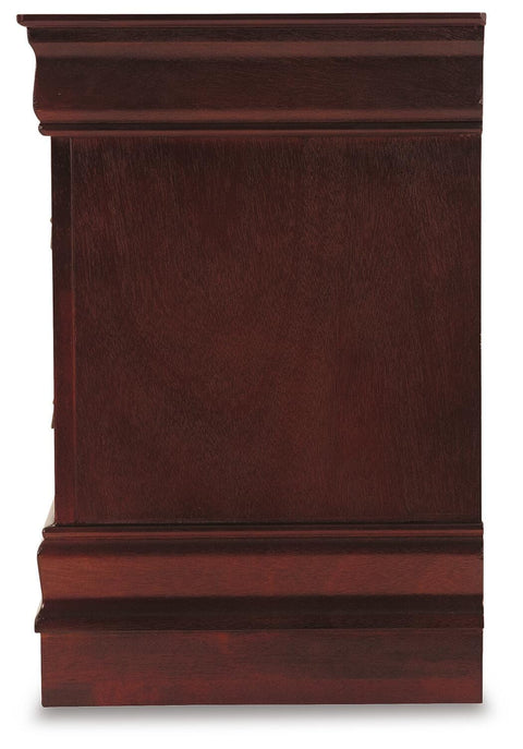 Alisdair Sleigh Bed, Chest and 2 Nightstands