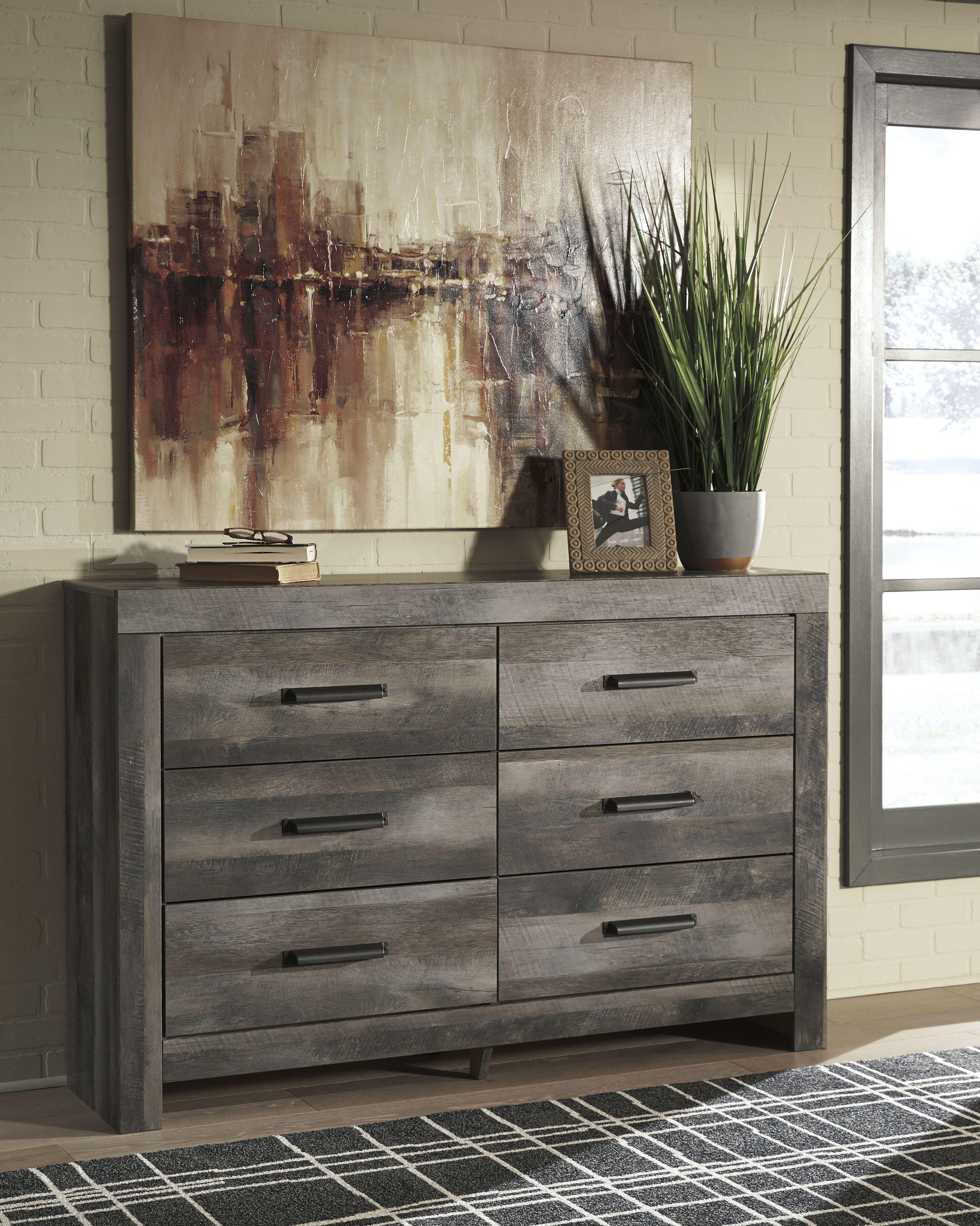 Wynnlow Crossbuck Panel Bed, Dresser and Nightstand