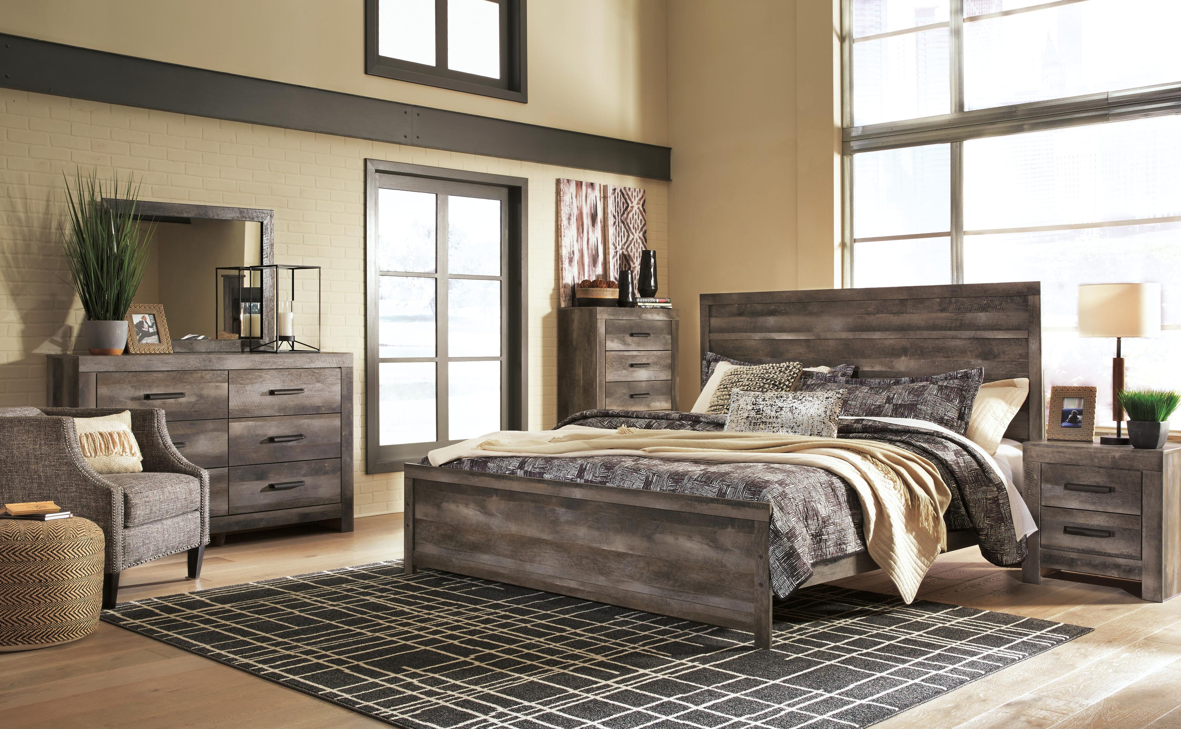 Wynnlow Panel Bed with Mirrored Dresser and Chest