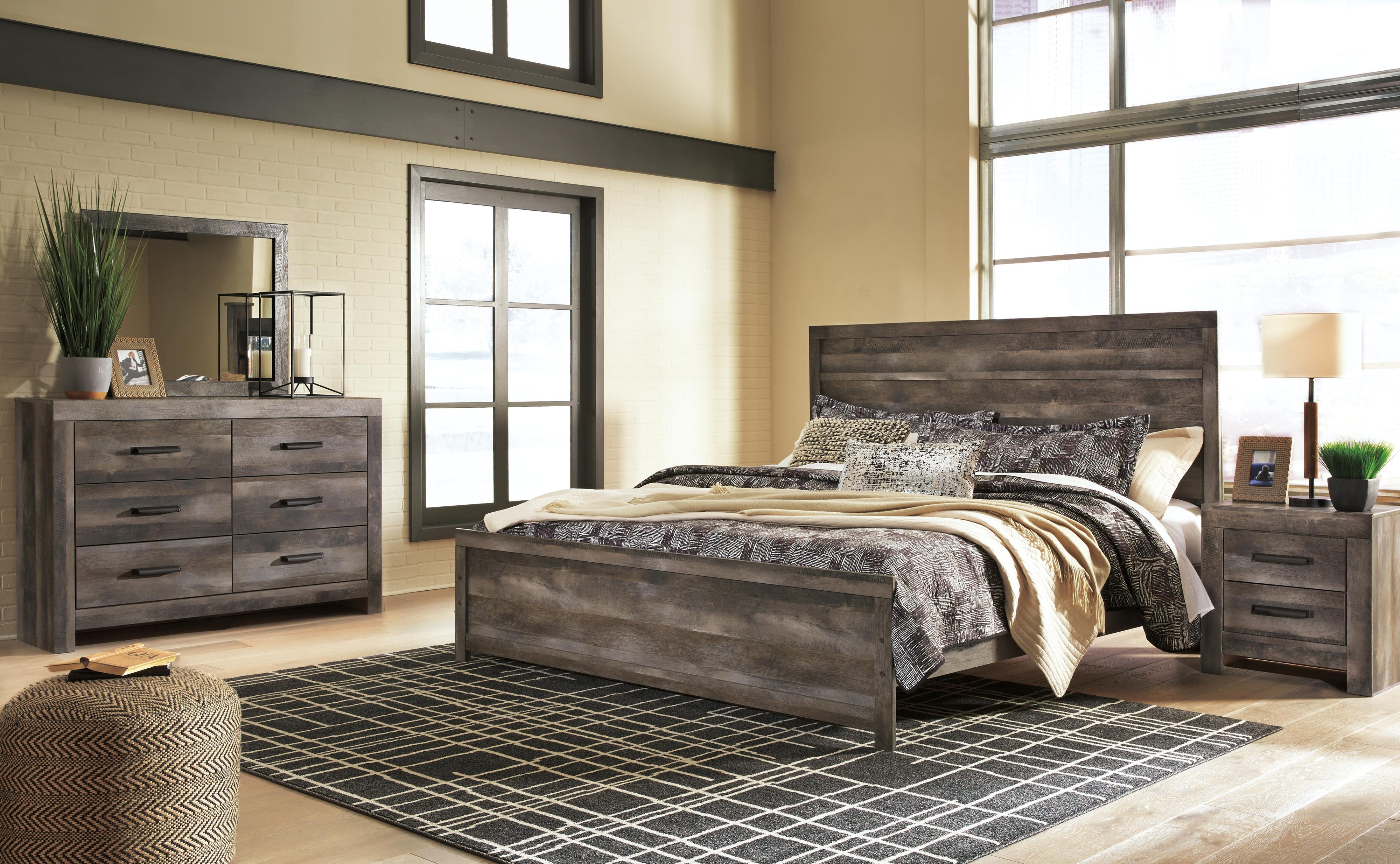 Wynnlow Panel Bed, Dresser and Mirror