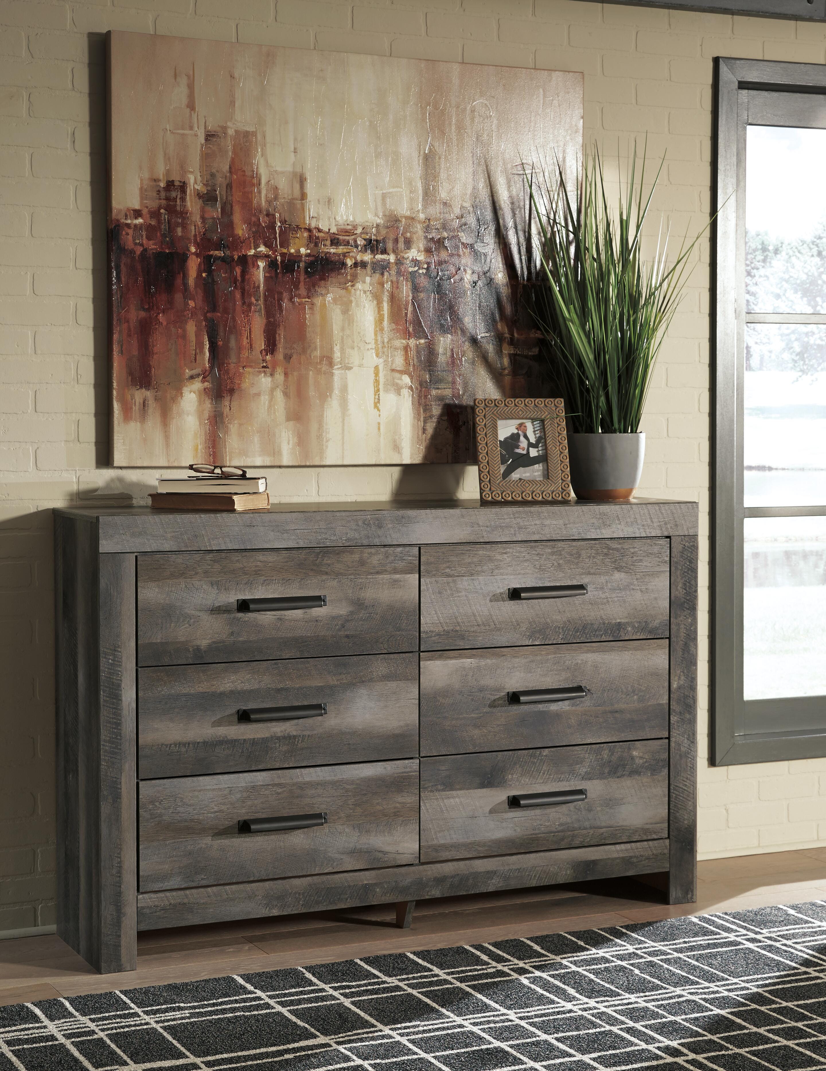 Wynnlow Upholstered Poster Bed and Dresser