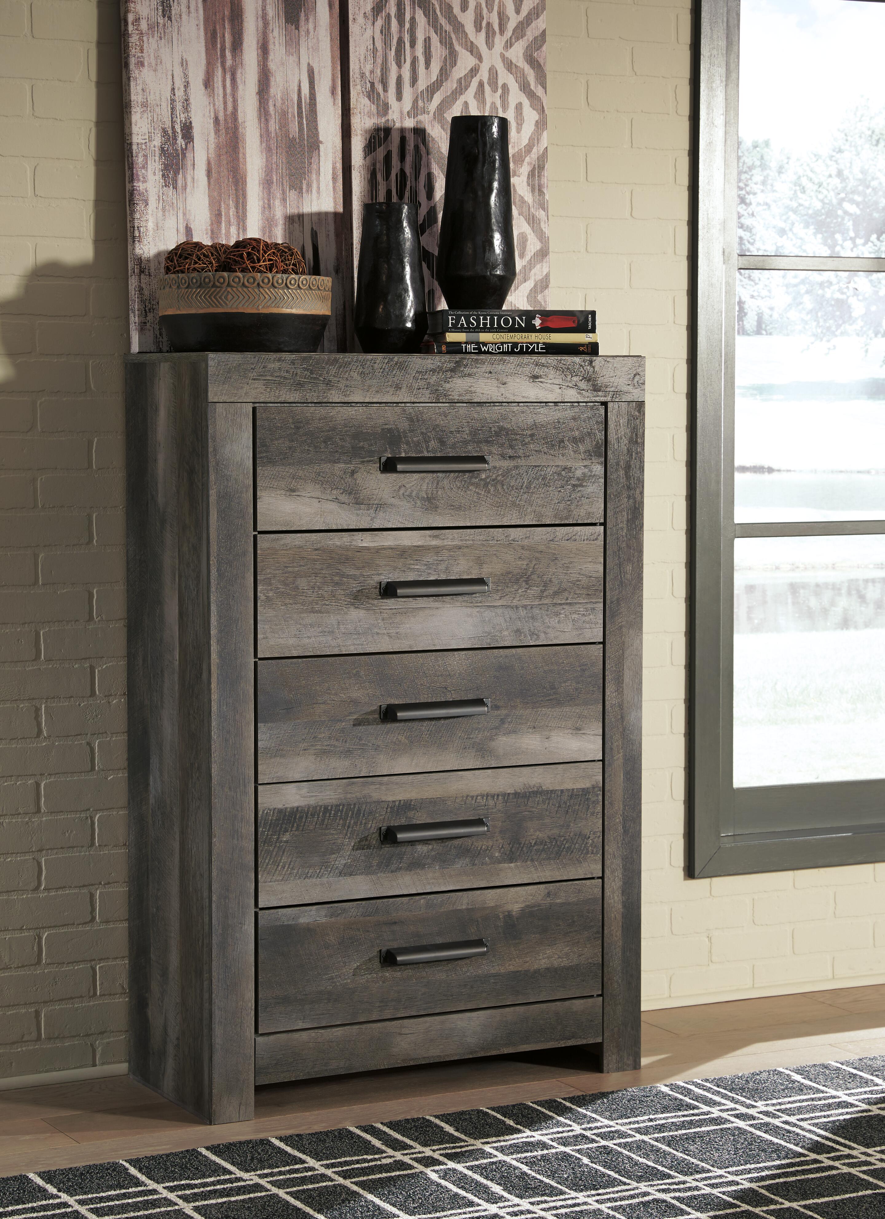 Wynnlow Panel Bed, Chest and Nightstand