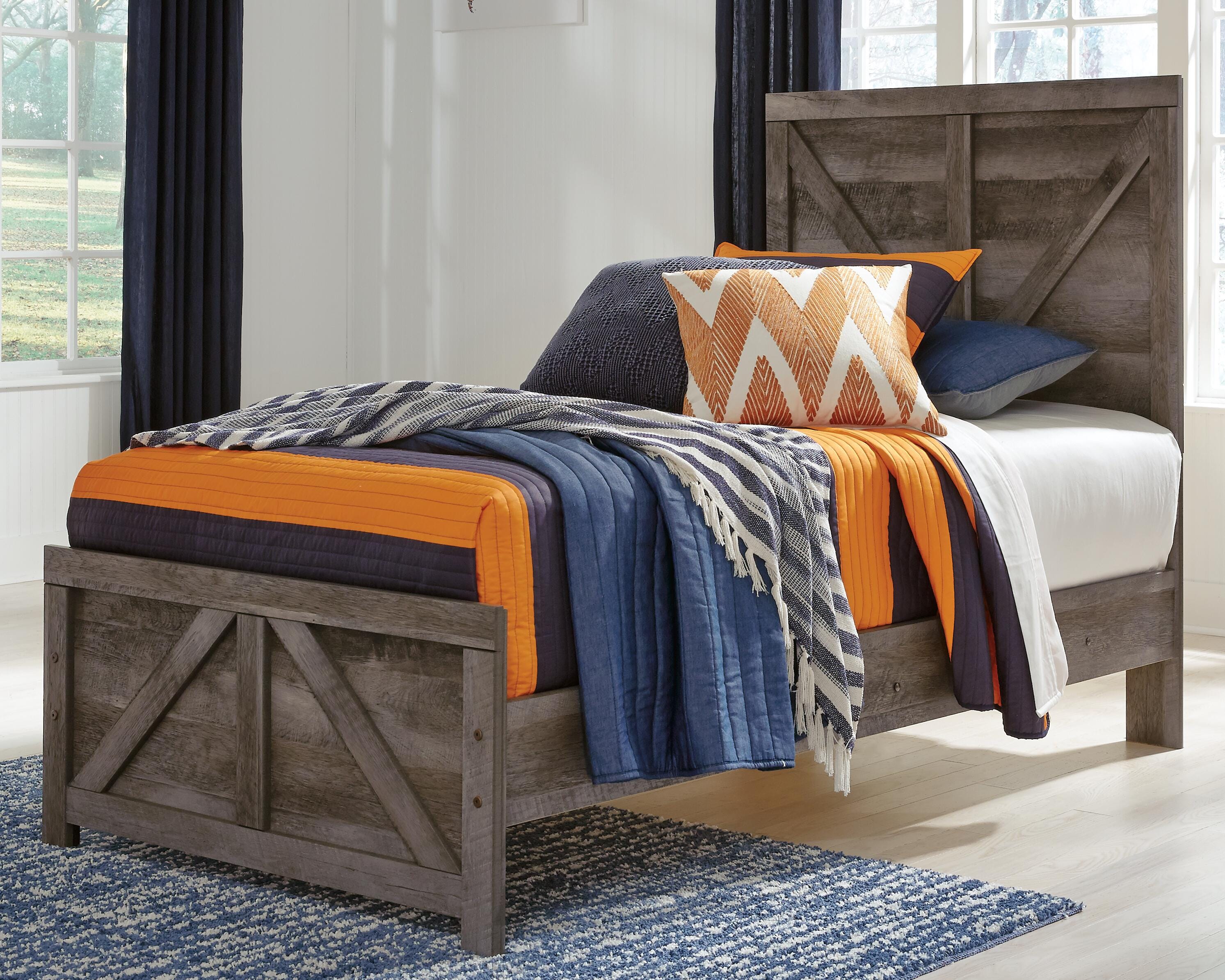Wynnlow Crossbuck Panel Bed, Dresser and Nightstand