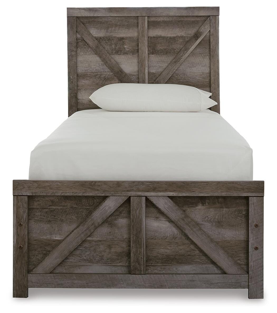 Wynnlow Panel Bed with 2 Nightstands