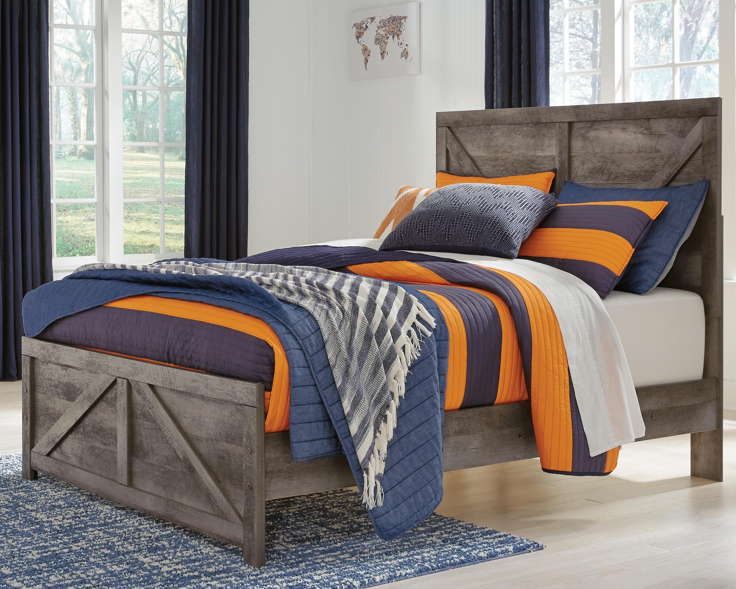 Wynnlow Crossbuck Panel Bed and 2 Chests