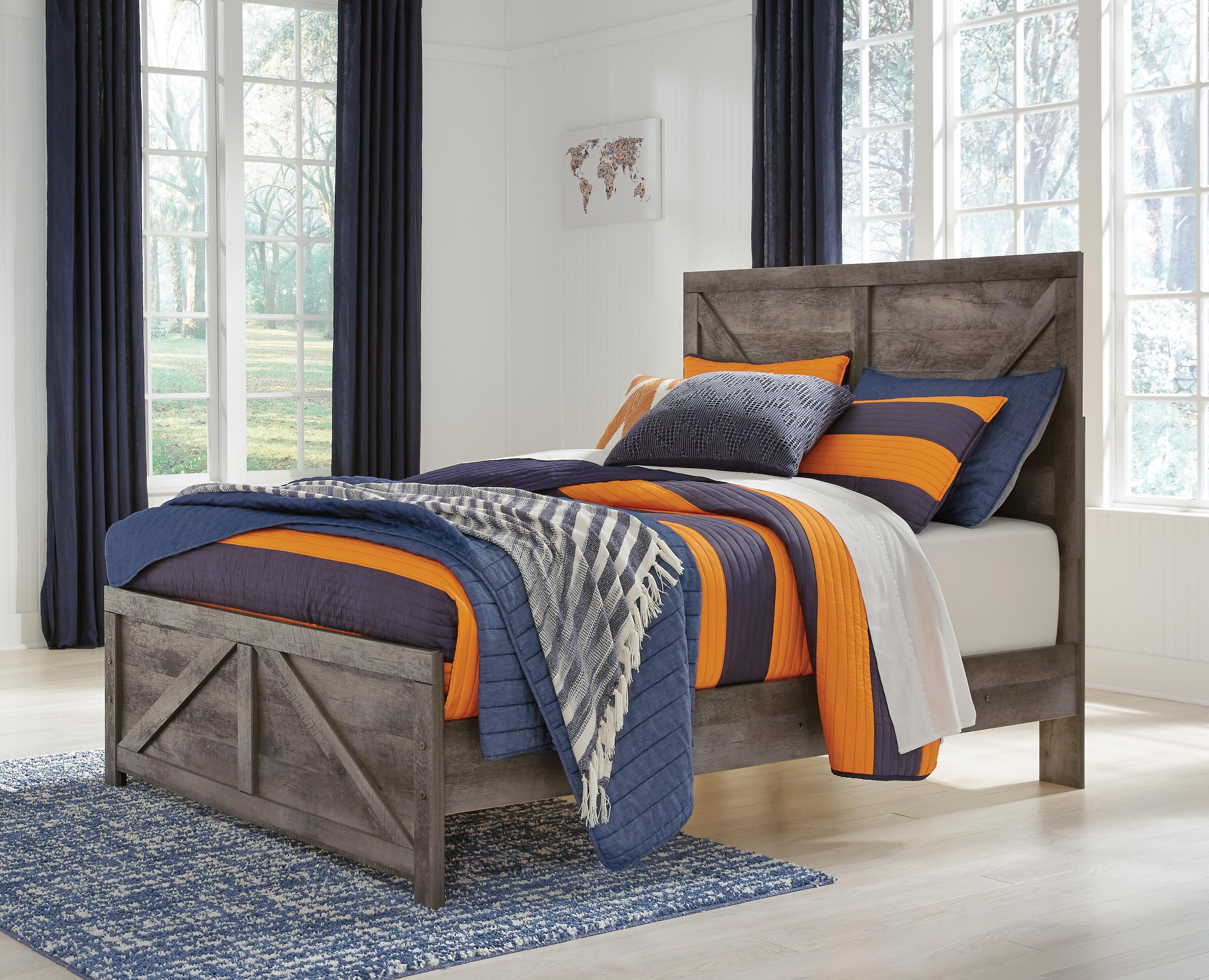 Wynnlow Panel Bed, Chest and Nightstand