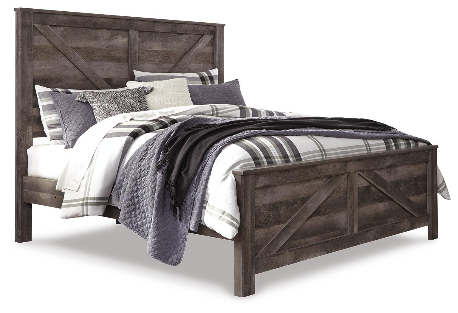 Wynnlow Crossbuck Panel Bed with Mirrored Dresser, Chest and 2 Nightstands