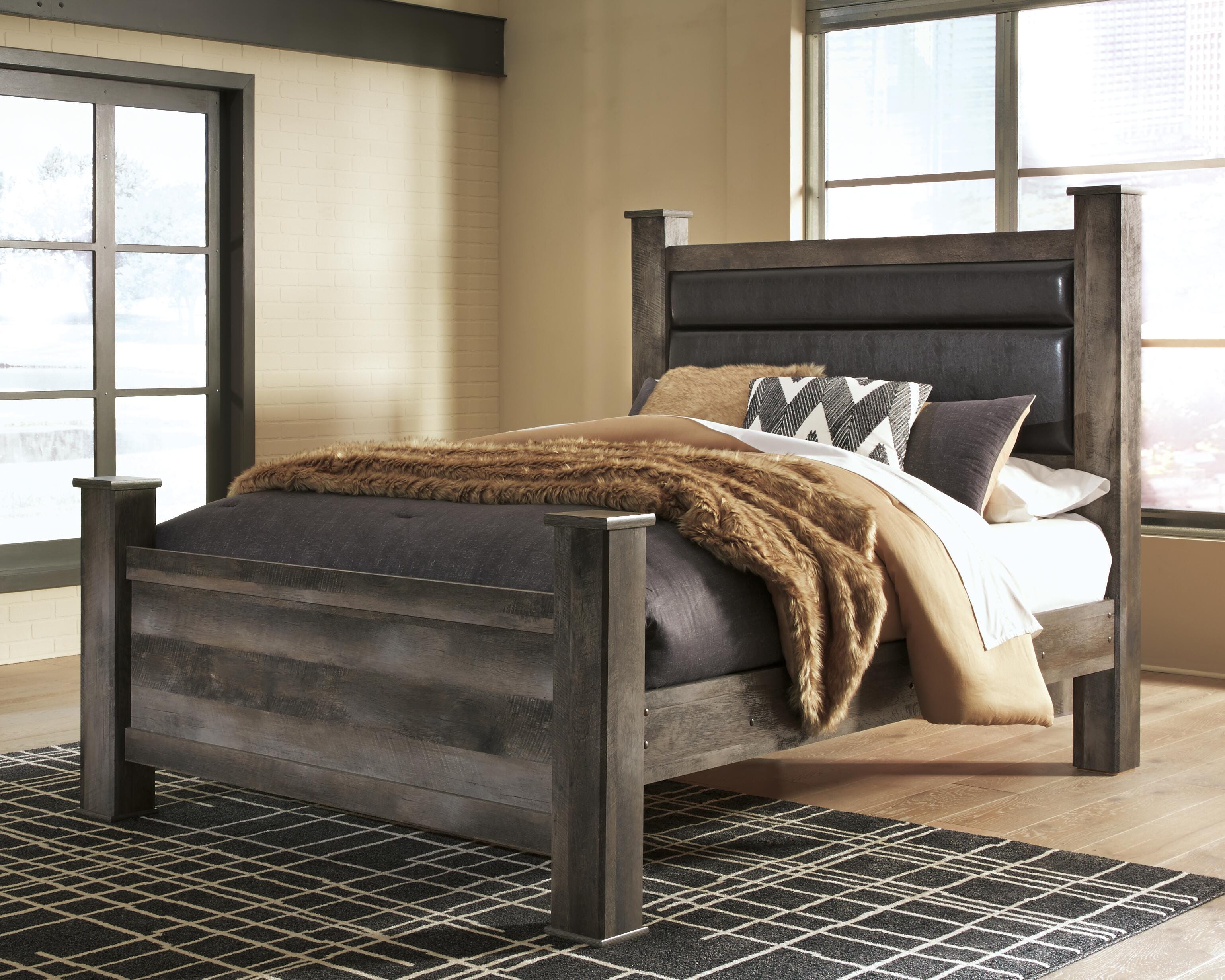 Wynnlow Poster Bed, Chest and 2 Nightstands