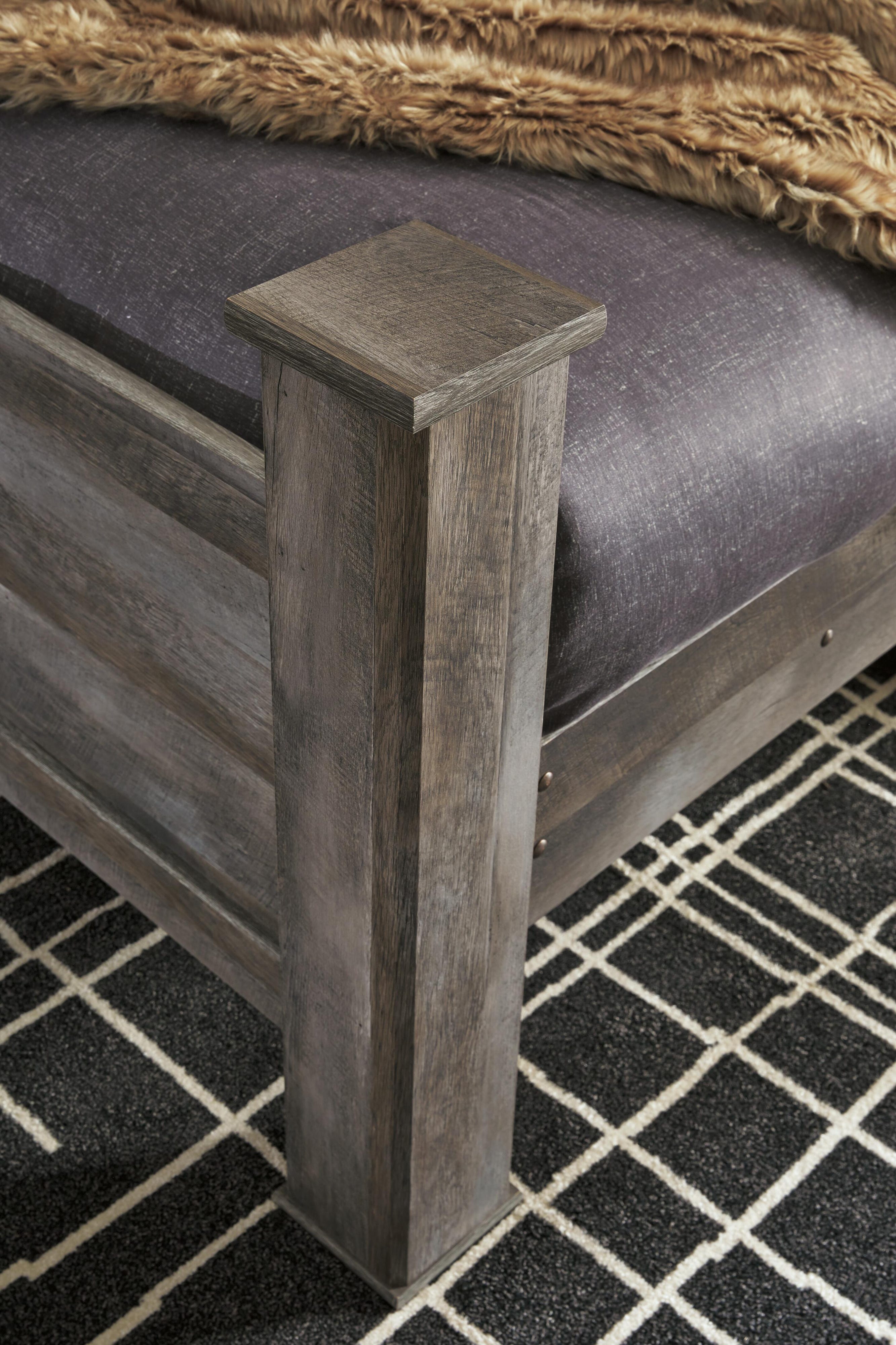 Wynnlow Crossbuck Panel Bed, Dresser, Mirror and Chest