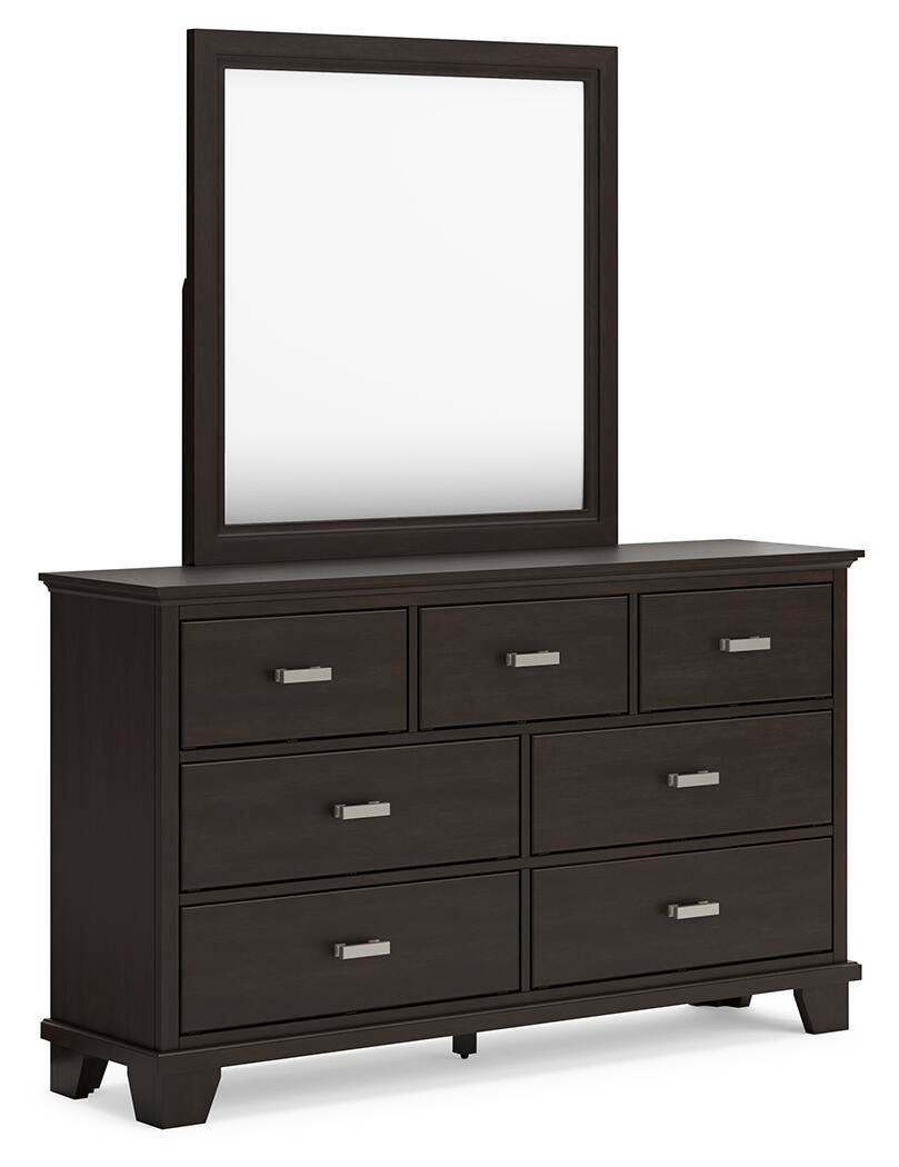Wynnlow Panel Bed, Dresser, Mirror and 2 Nightstands