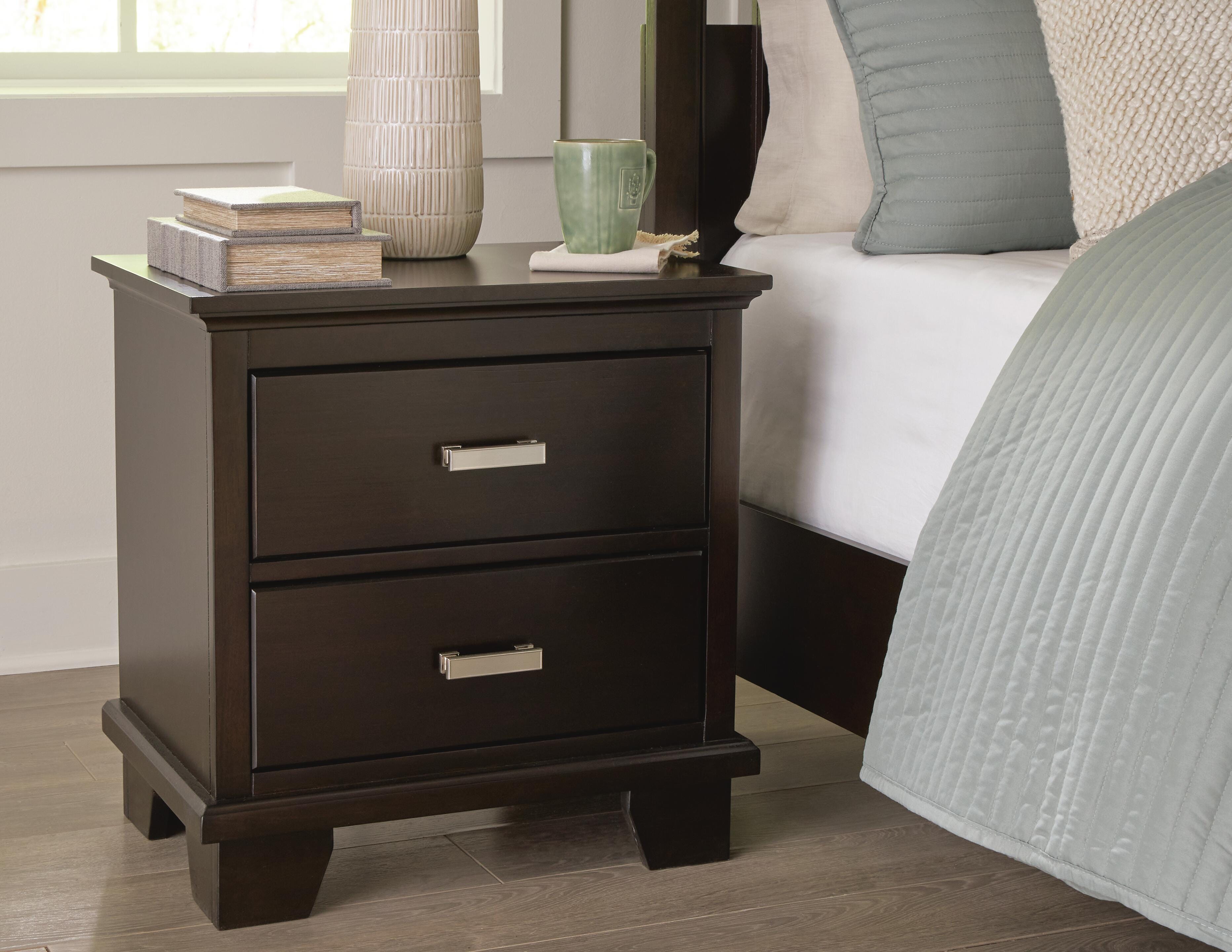 Covetown Panel Bed, Chest and Nightstand