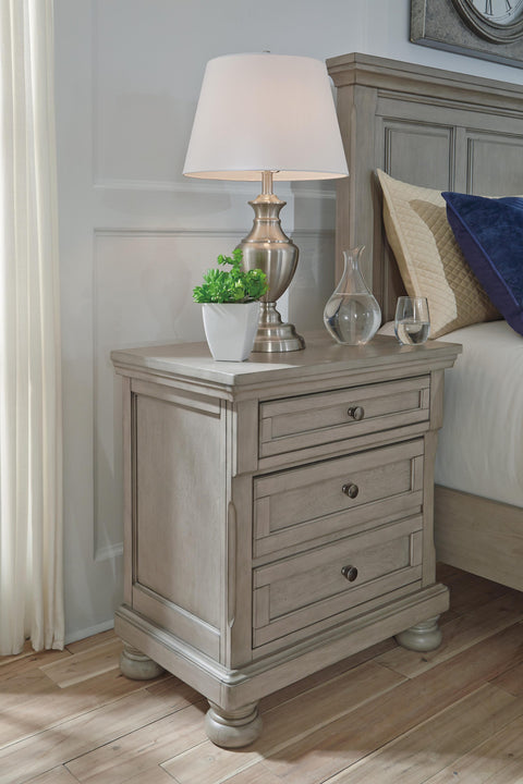 Lettner Panel Bed with Mirrored Dresser and 2 Nightstands