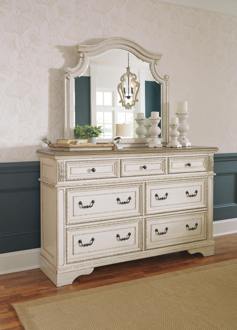 Realyn Sleigh Bed with Mirrored Dresser