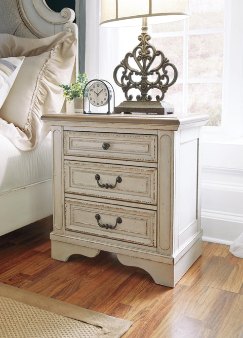 Realyn Storage Bed, Dresser, Chest and 2 Nightstands