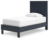 Simmenfort Platform Bed