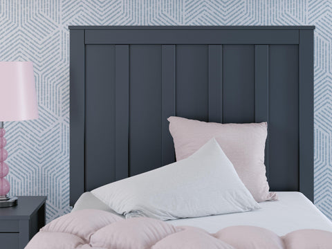 Simmenfort Panel Headboard, Dresser and 2 Nightstands
