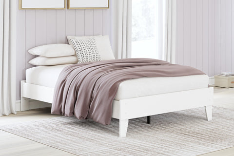 Hallityn Platform Bed
