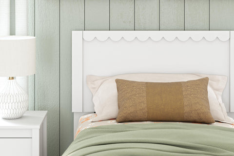 Hallityn Panel Platform Bed, Dresser and Chest