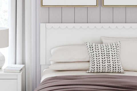 Hallityn Panel Headboard, Dresser and 2 Nightstands
