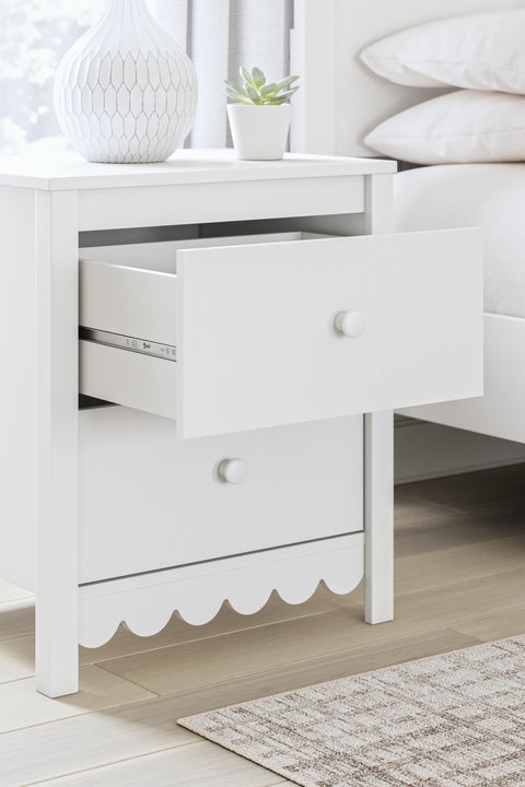 Hallityn Panel Headboard, Dresser and 2 Nightstands