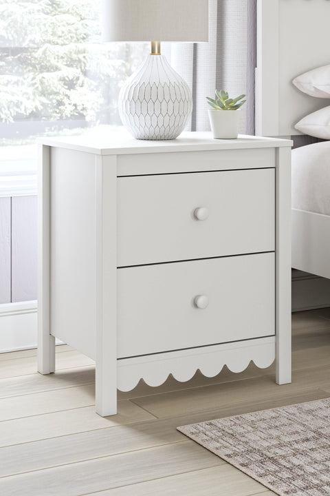 Hallityn Panel Headboard, Dresser and 2 Nightstands