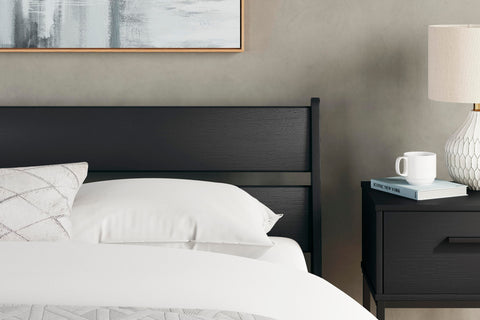 Socalle Panel Platform Bed, Dresser and Chest