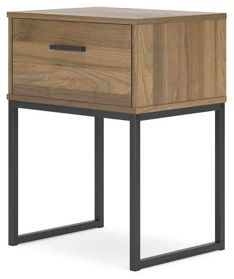 Deanlow Panel Headboard, Dresser, Chest and 2 Nightstands