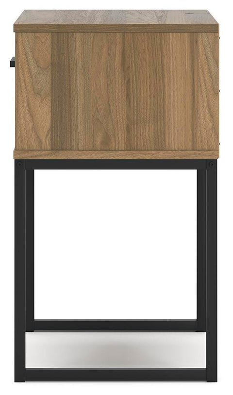 Deanlow Platform Bed and 2 Nightstands