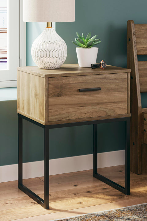 Deanlow Platform Bed, Dresser, Chest and Nightstand