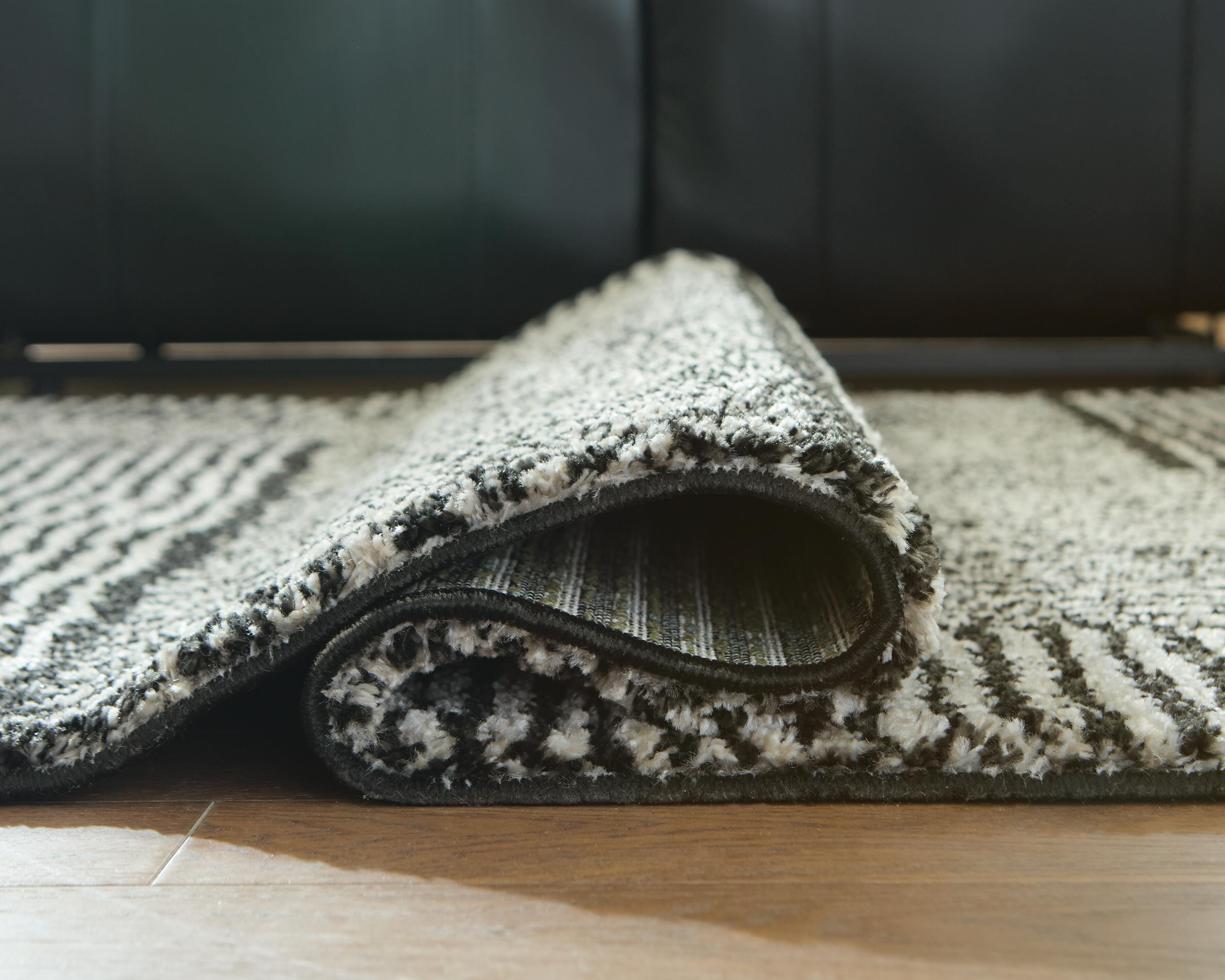 Kurtmen Area Rug
